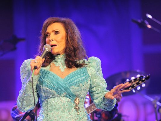 LORETTA LYNN WINS TENN. GOVERNOR’S ARTS AWARD