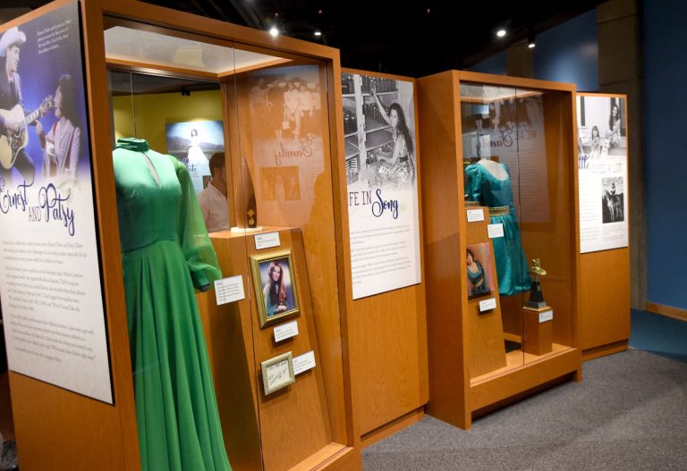 Brandy Clark, Kacey Musgraves, Margo Price and More Preview Country Music Hall of Fame and Museum’s Loretta Lynn Exhibit | CMT