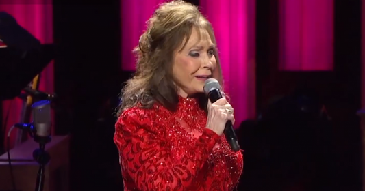 See Loretta Lynn Reprise Classic ‘Country’ on the Opry – Rolling Stone